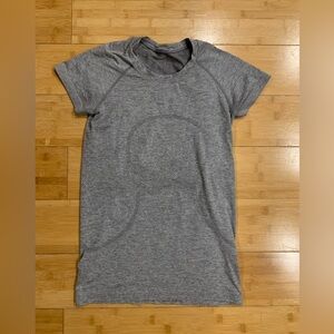 Women’s Lululemon Swiftly Tech shirt